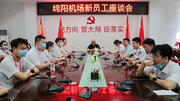 “助力鄉(xiāng)村振興，踐行艱苦奮斗” 將新員工黨性教育活動(dòng)搬到對(duì)口幫扶村4.jpg